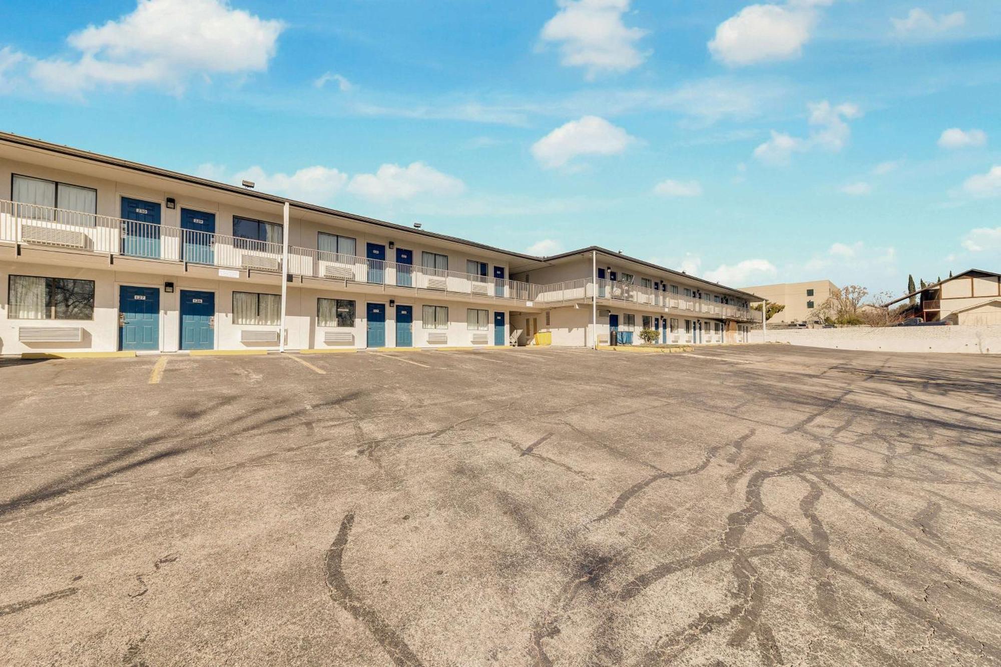 Motel 6-Austin, Tx - Airport - South Buitenkant foto